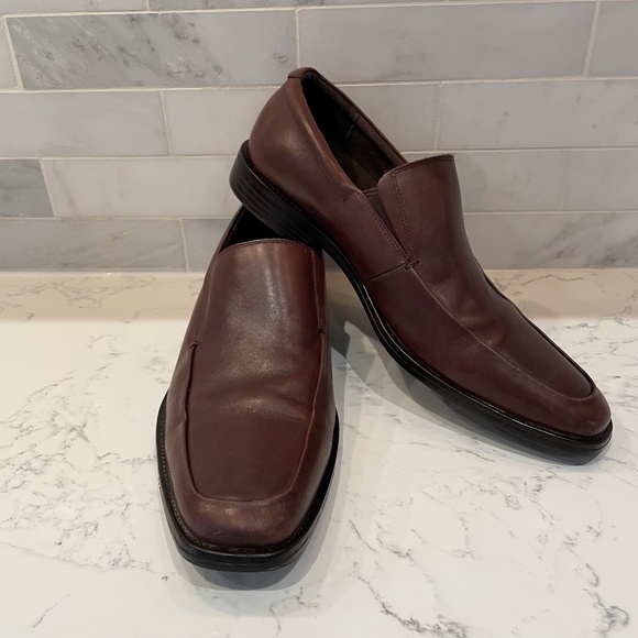 Banana Republic Slip On Dress Shoe/Loafer in Brown Leather, Size 8M - Picture 2 of 11